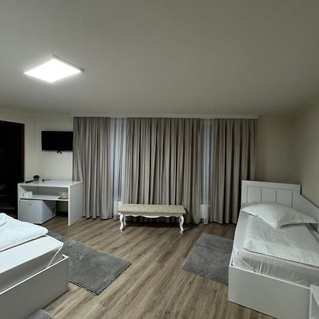 Conacul Pestera Ursilor Chiscau Экстерьер фото